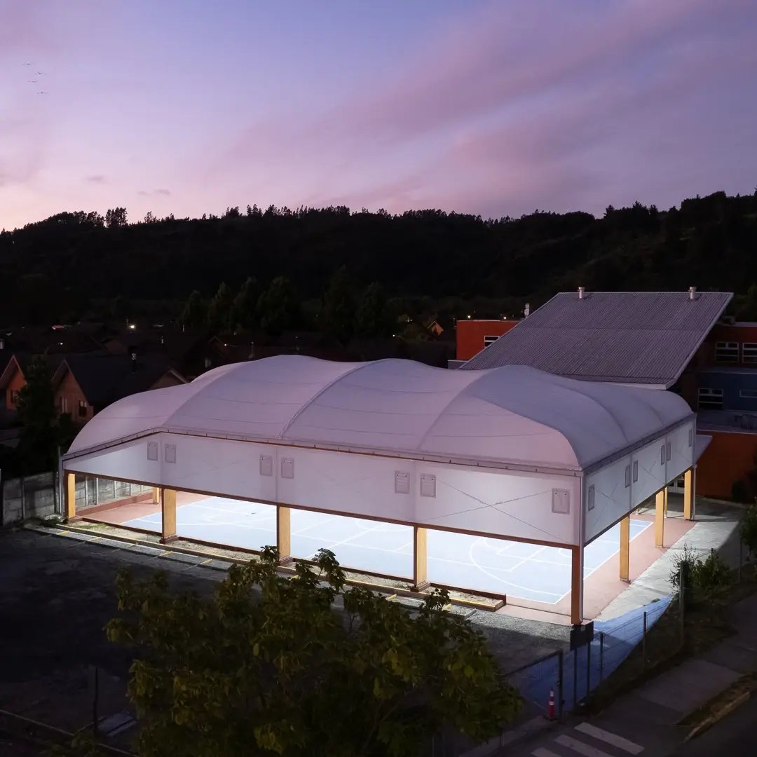 Tensoestructura para cubierta de multicancha en colegio